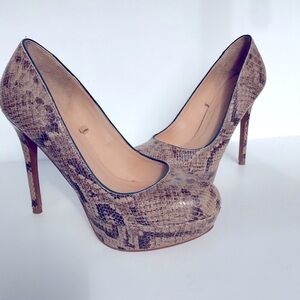 Zara women’s snakeskin platform pumps size 39 or 9
